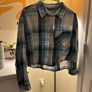 Long sleeve mid crop flannel